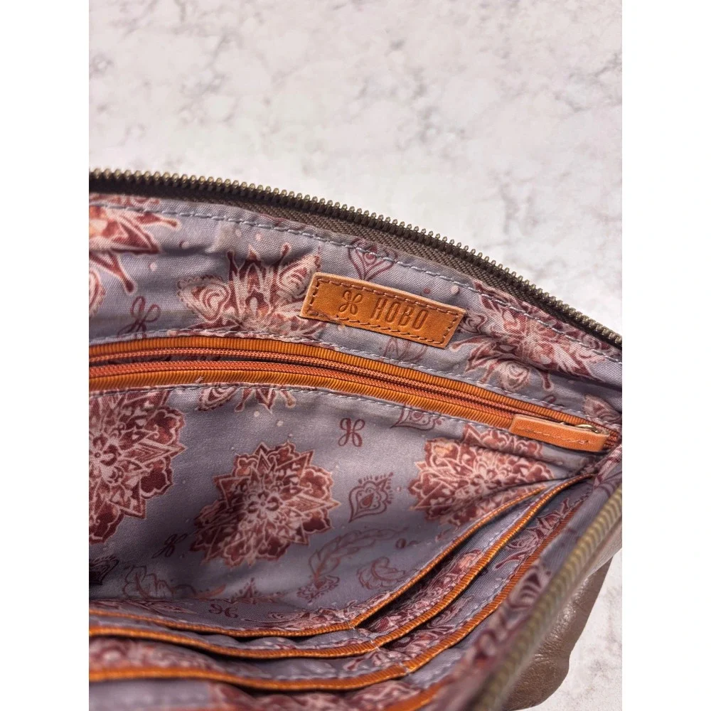 Hobo International Brown Leather Ring Handle Wristlet Clutch Wallet Bag‎